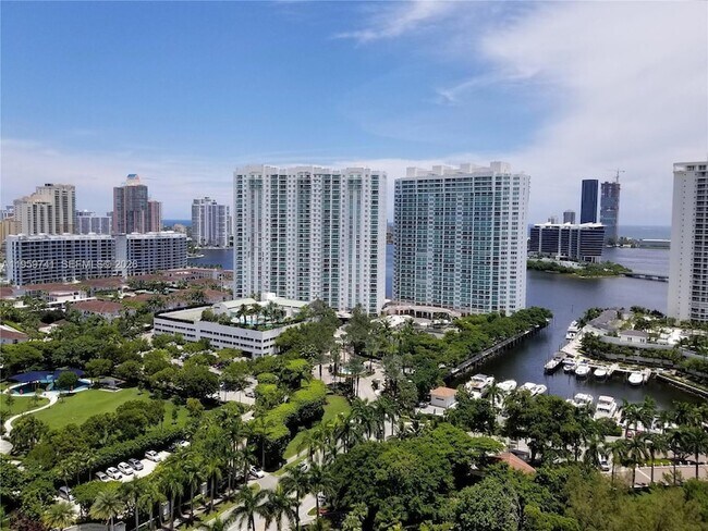 Building Photo - 18181 NE 31st Ct