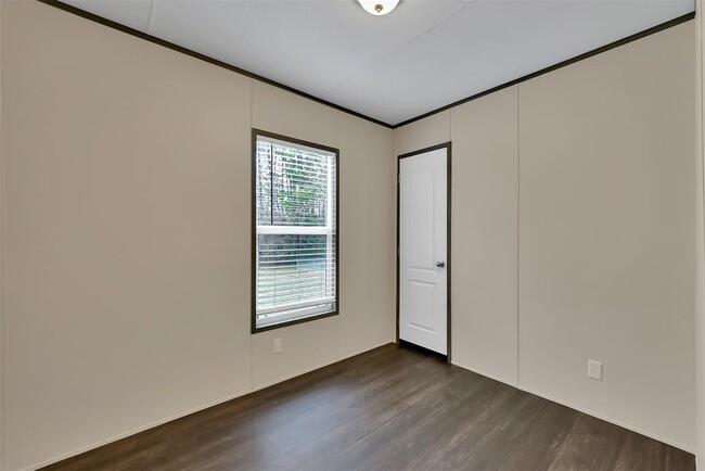 Building Photo - 20204 Sherwood Dr