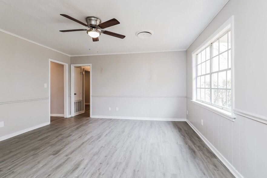 Building Photo - 329 Glen Rose Dr