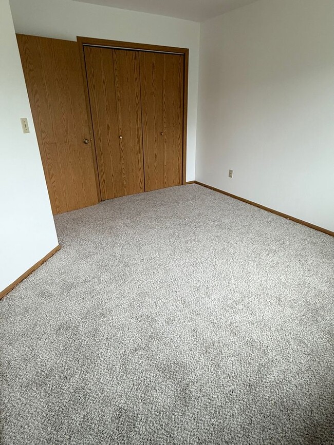 Building Photo - Move in BONUS- 2 weeks FREE! | New kitchen...
