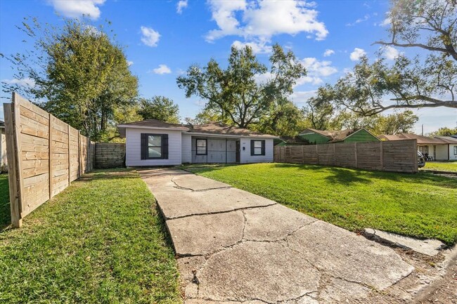 Building Photo - 5107 Dickens Rd