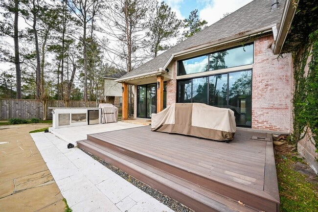 Building Photo - 146 Rocky Point Dr