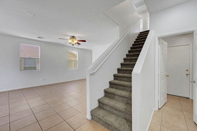 Building Photo - Adorable 2 story in the Northwest! Fresh paint and new carpet!