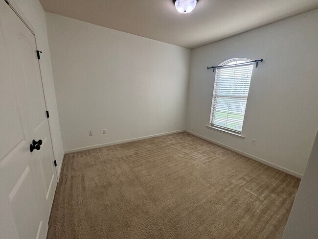 Building Photo - 510 Greenwich Dr
