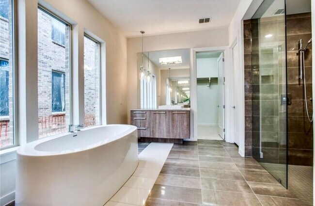 Building Photo - 4031 Heatherton Dr