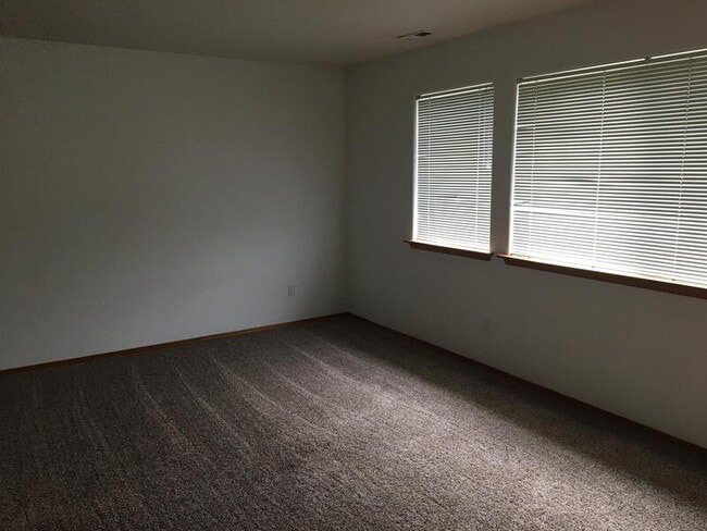 Building Photo - 1330 D S Skyline Dr