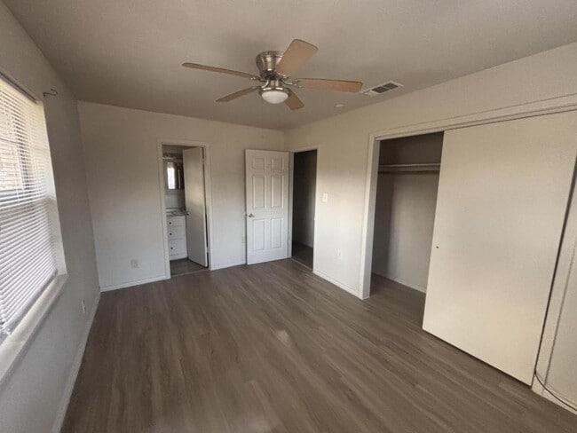 Building Photo - 805 Pershing Ave