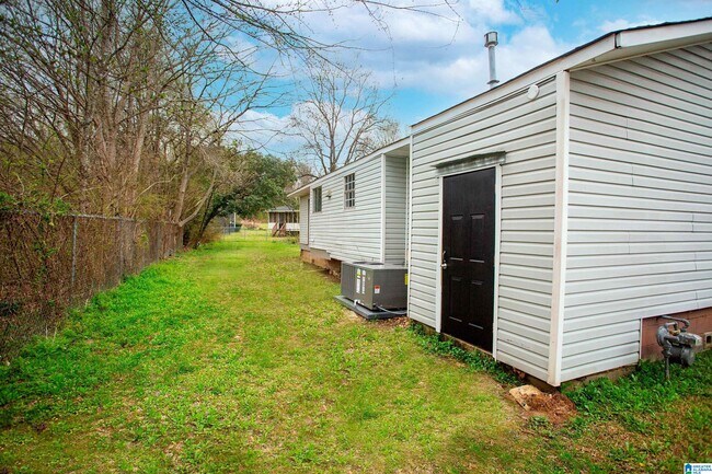 Building Photo - 1110 Croyden Cir