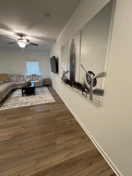 Building Photo - 6607 Wyndale Dr