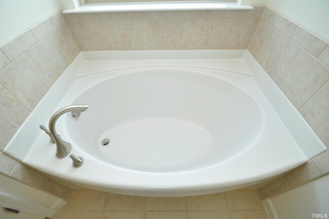 Building Photo - 5405 Cambridgeshire Loop