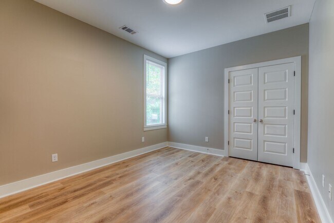 Building Photo - Newer construction home within walking dis...