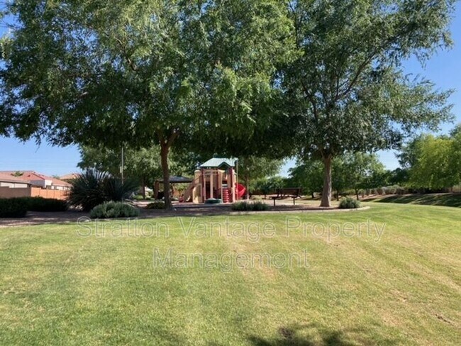 Building Photo - 1017 S Clancy Cir