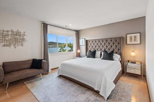 Building Photo - 6408 E Mercer Way