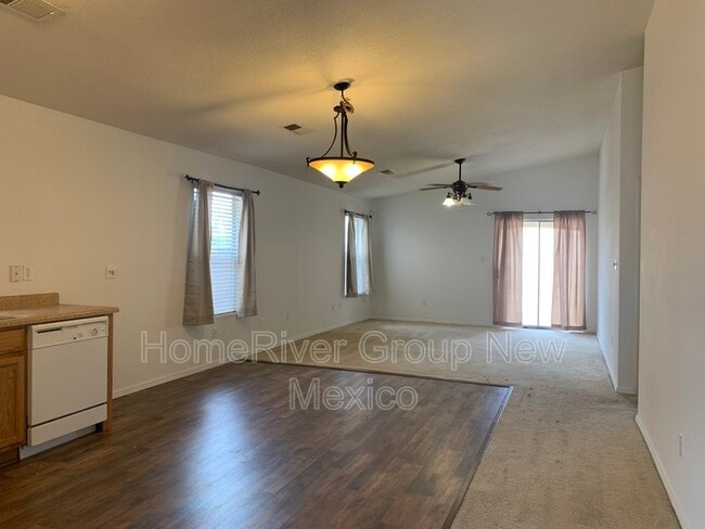 Building Photo - 915 Blackbird Dr SW