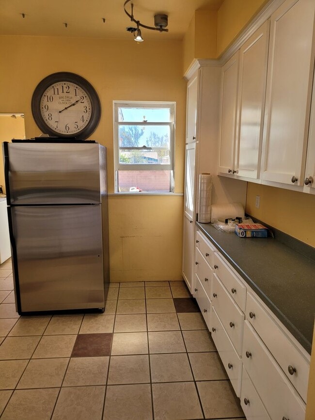 Building Photo - Craftsman home 2bed 1 bath, garage on a la...