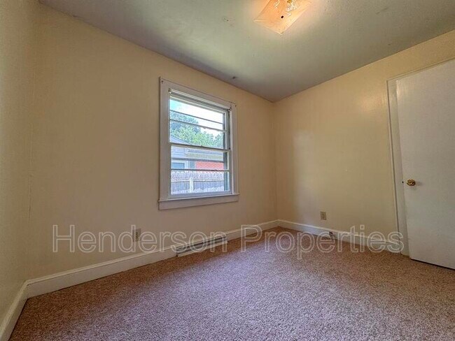 Building Photo - 634 N Kelly St