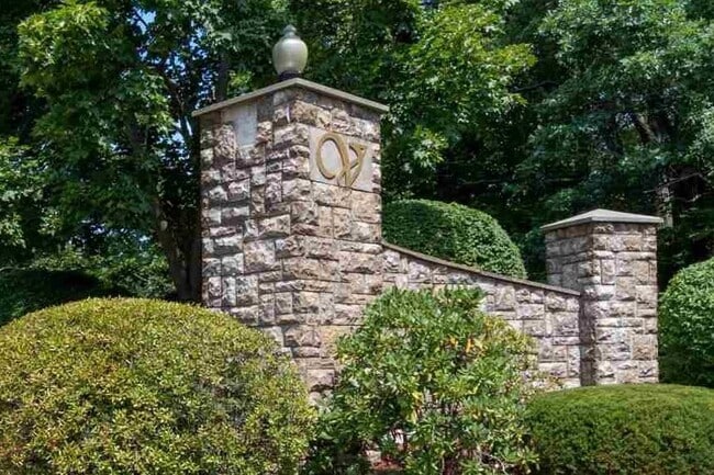 Building Photo - 5 Gleneagle Dr