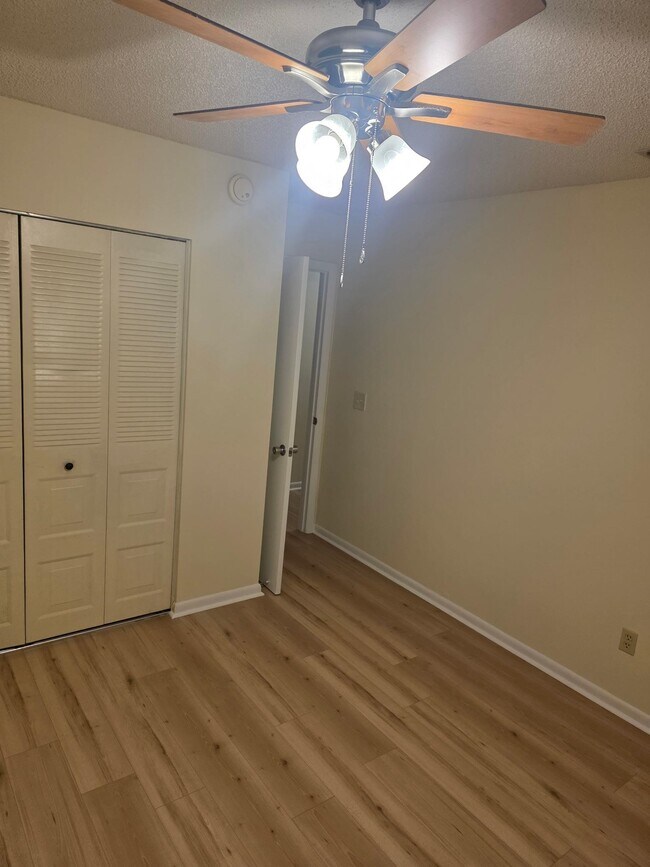 Building Photo - 481 Emerald Rd