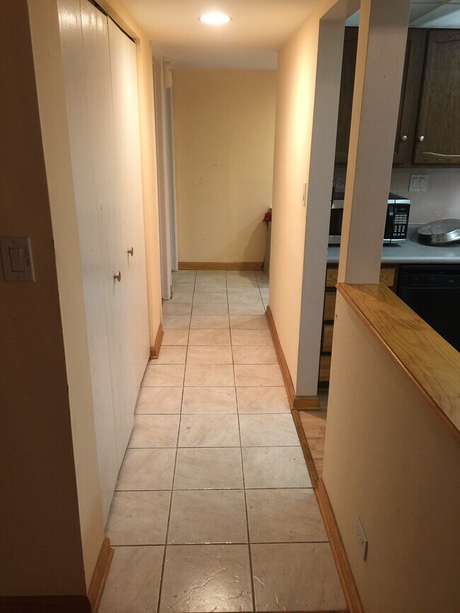 Building Photo - 450 Plum Creek Dr