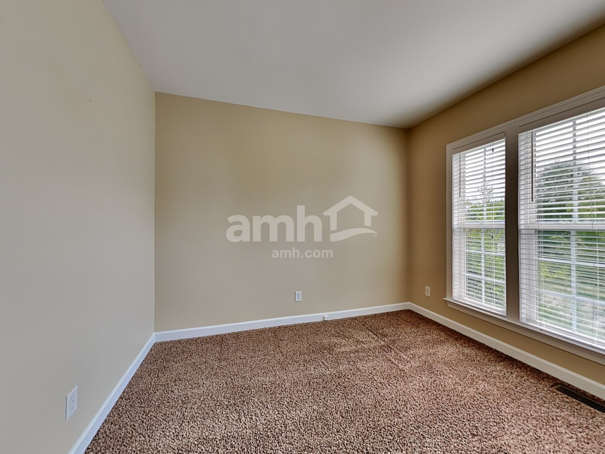 Building Photo - 56 Locket Dr