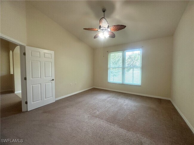 Building Photo - 1320 Charleston Square Dr