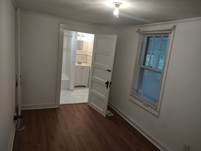 Building Photo - 202 Hillview Ave