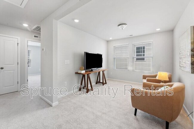 Building Photo - 1015 Red Wing Dr
