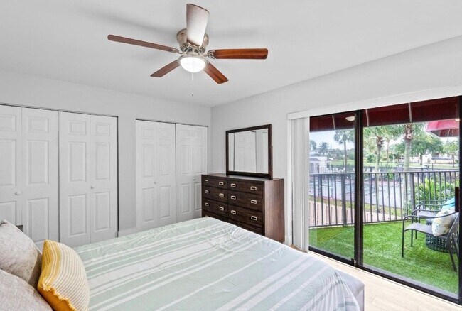 Building Photo - 3715 Village Dr