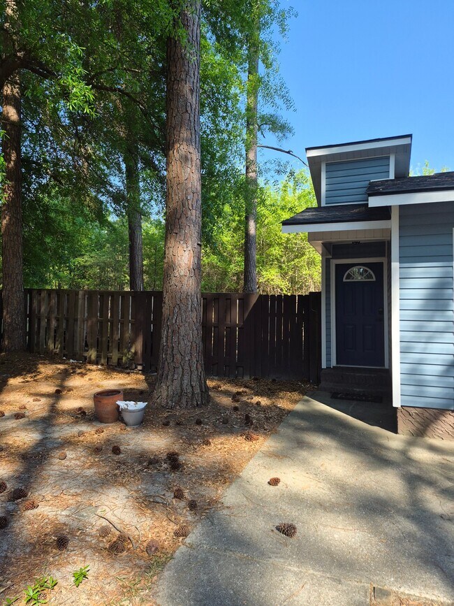Building Photo - 620 Mosswood Ln