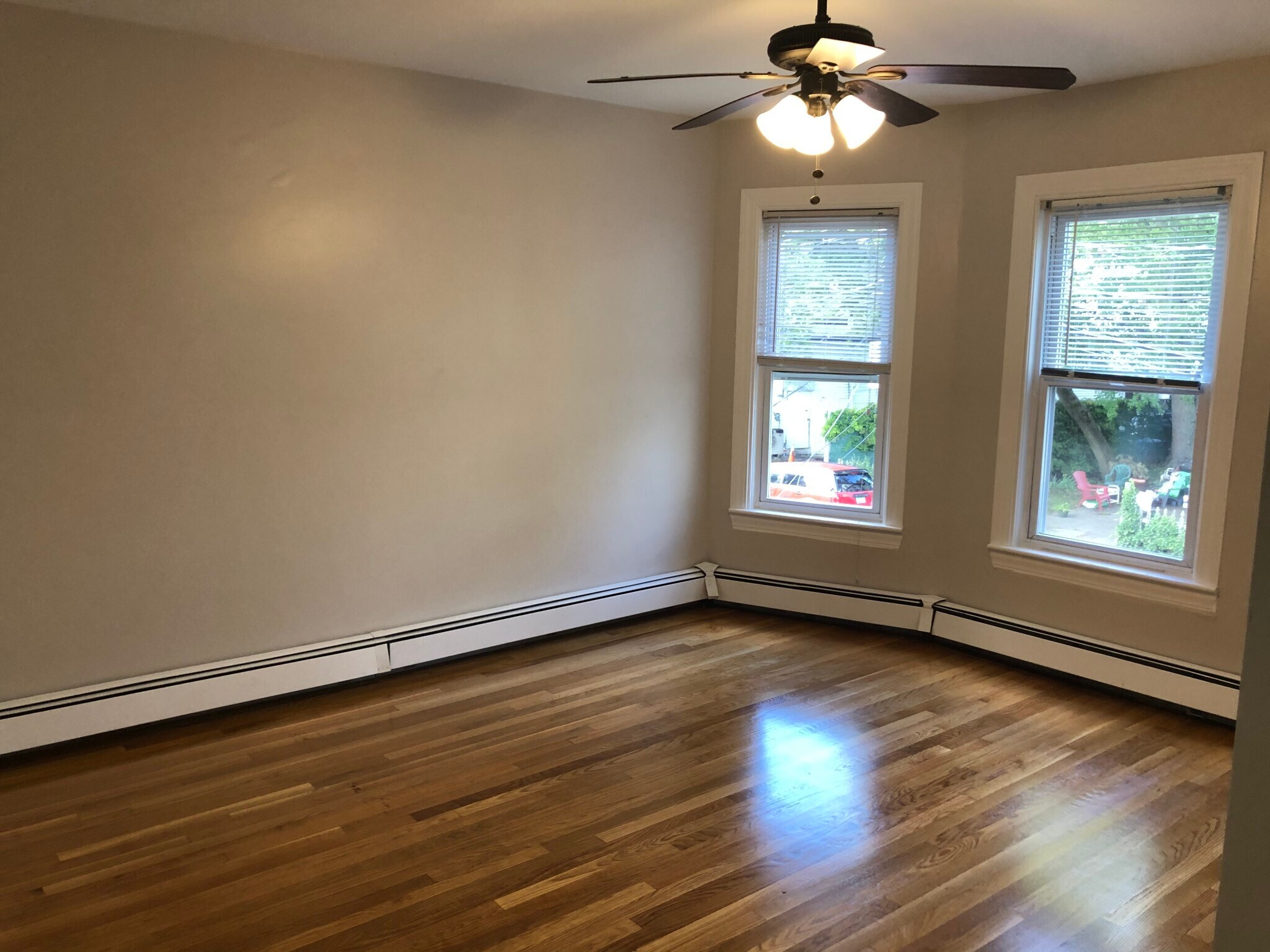 Building Photo - 9 Oak Square Ave