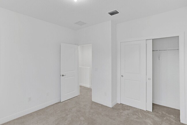 Building Photo - 585 Sanderling Cir