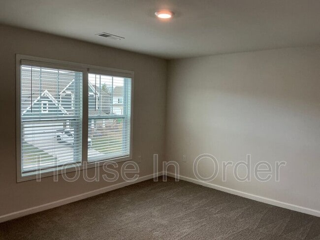 Building Photo - 41 Silverthorne Ct