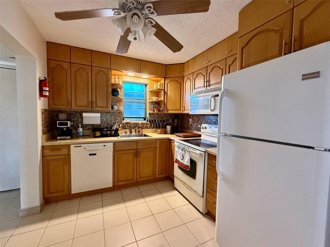 Building Photo - 9440 SW 8th St