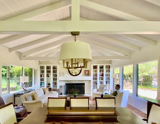 Building Photo - 1244 N Fitch Mountain Rd