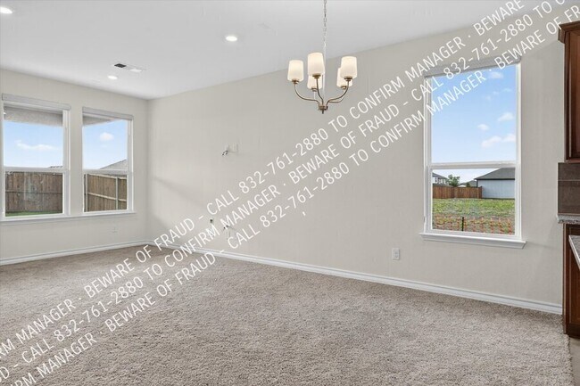 Building Photo - 707 Windhaven Dr