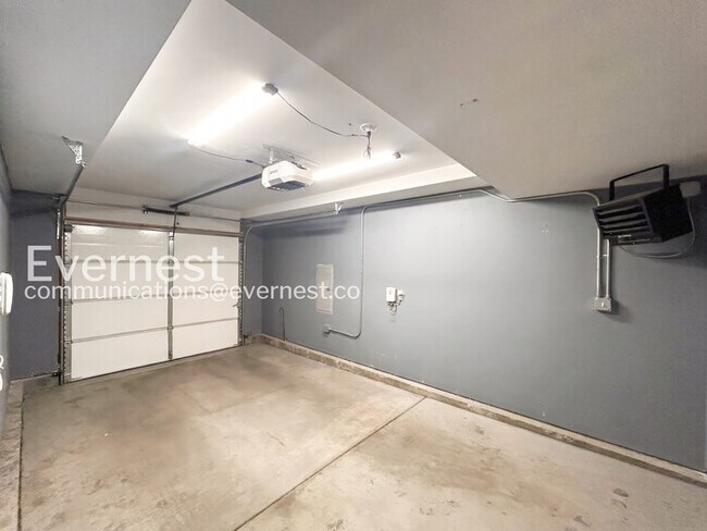 Building Photo - 3-Bed, 2.5-Bath Home/Voucher Accepted / Available Now!