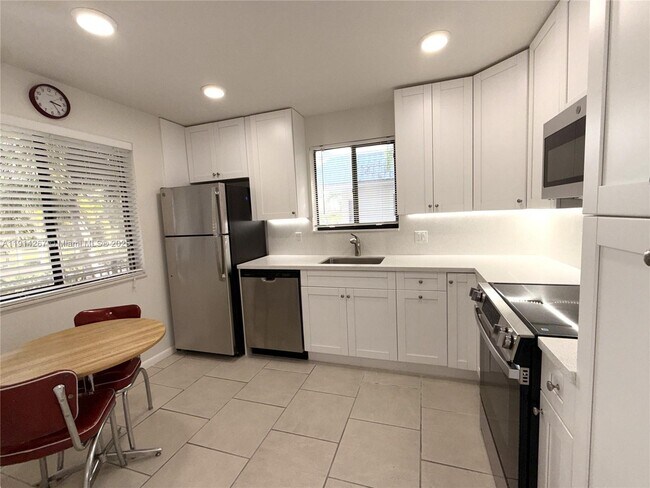 Building Photo - 16521 Blatt Blvd