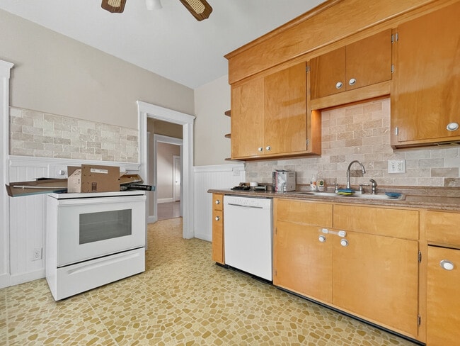 Building Photo - 19 Stearns Ave