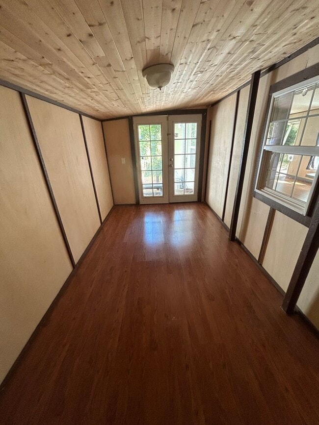 Building Photo - Two Bedroom Mobile Home for Rent in Maple ...