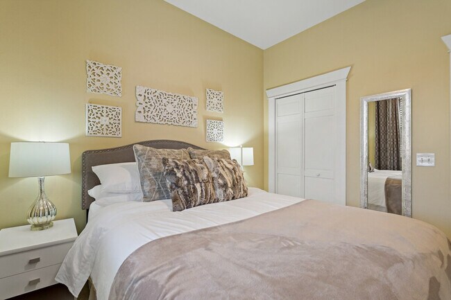 Building Photo - 611 S Orleans Ave