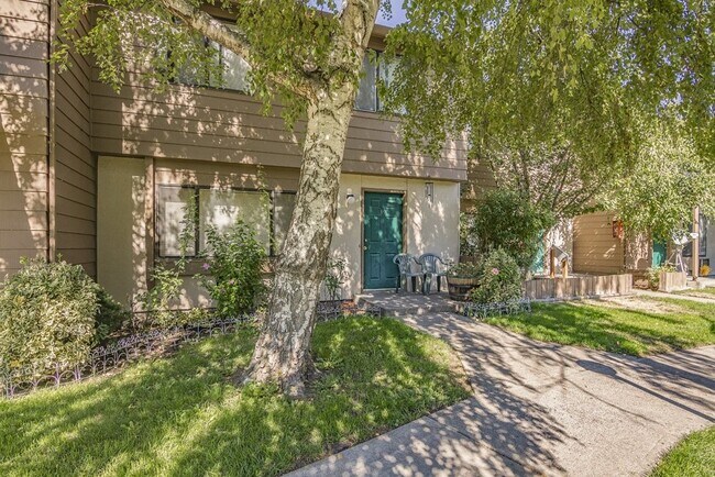 Building Photo - 2812 W 7th St