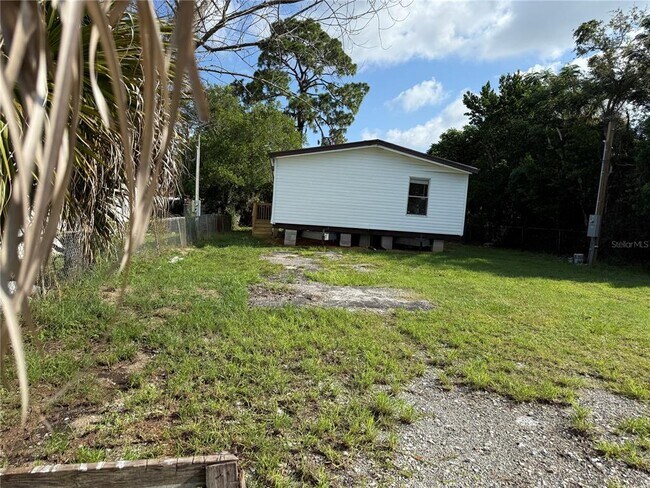 Building Photo - 7229 Allyson St