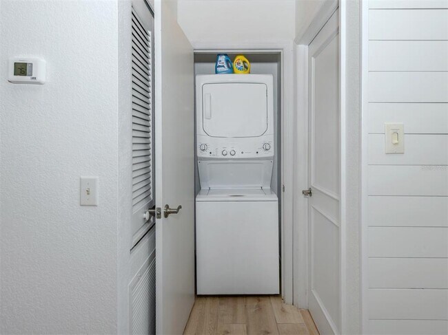 Building Photo - 26333 Nadir Rd