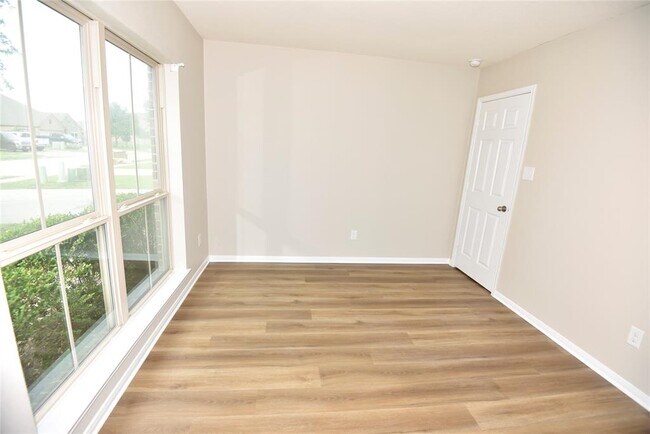 Building Photo - 9944 Western Ridge Way