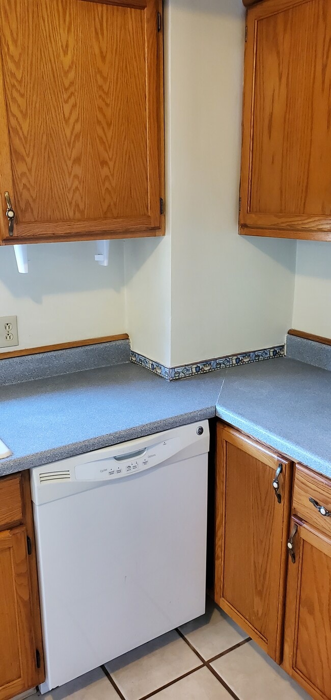 Building Photo - 1163 Higgins Ave