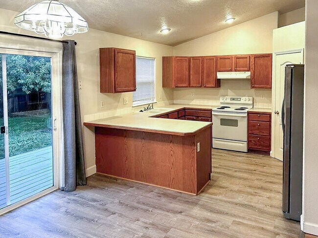 Building Photo - 1435 N Inez Pl