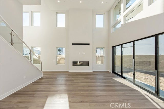 Building Photo - 209 Mask