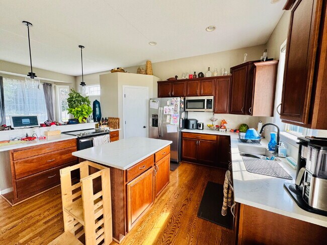 Building Photo - Spacious 4-Bed Shakopee Gem with Granite Finishes & Finished Basement