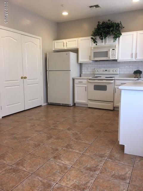 Building Photo - 8940 W Olive Ave