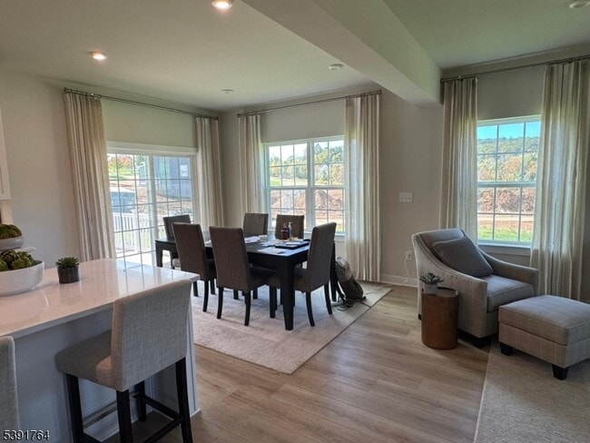 Building Photo - 2 Drake Ct